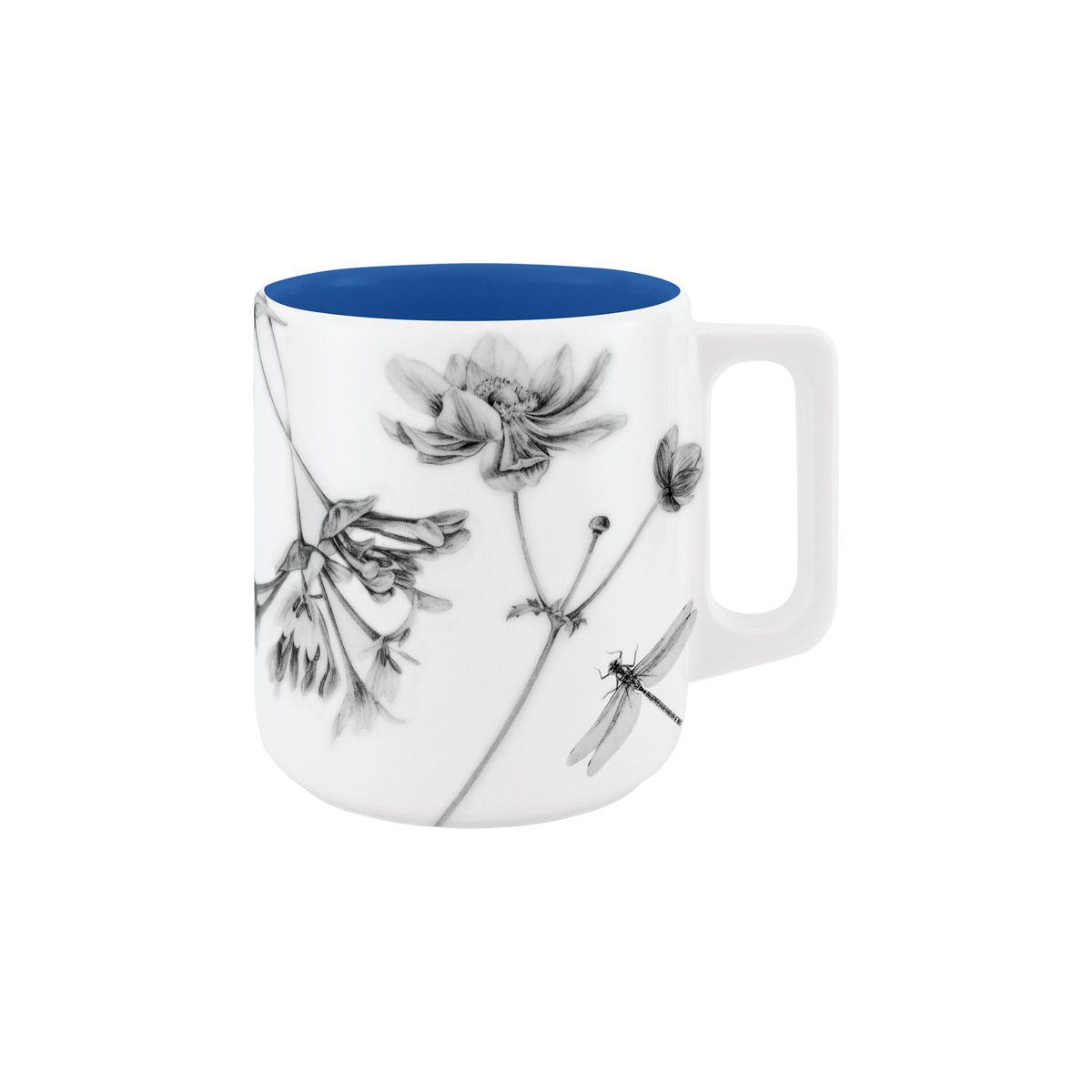 becher mit henkel . innen farbig . im garten .