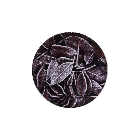 deckel 11 . untersetzer . blätterhaufen im winter .