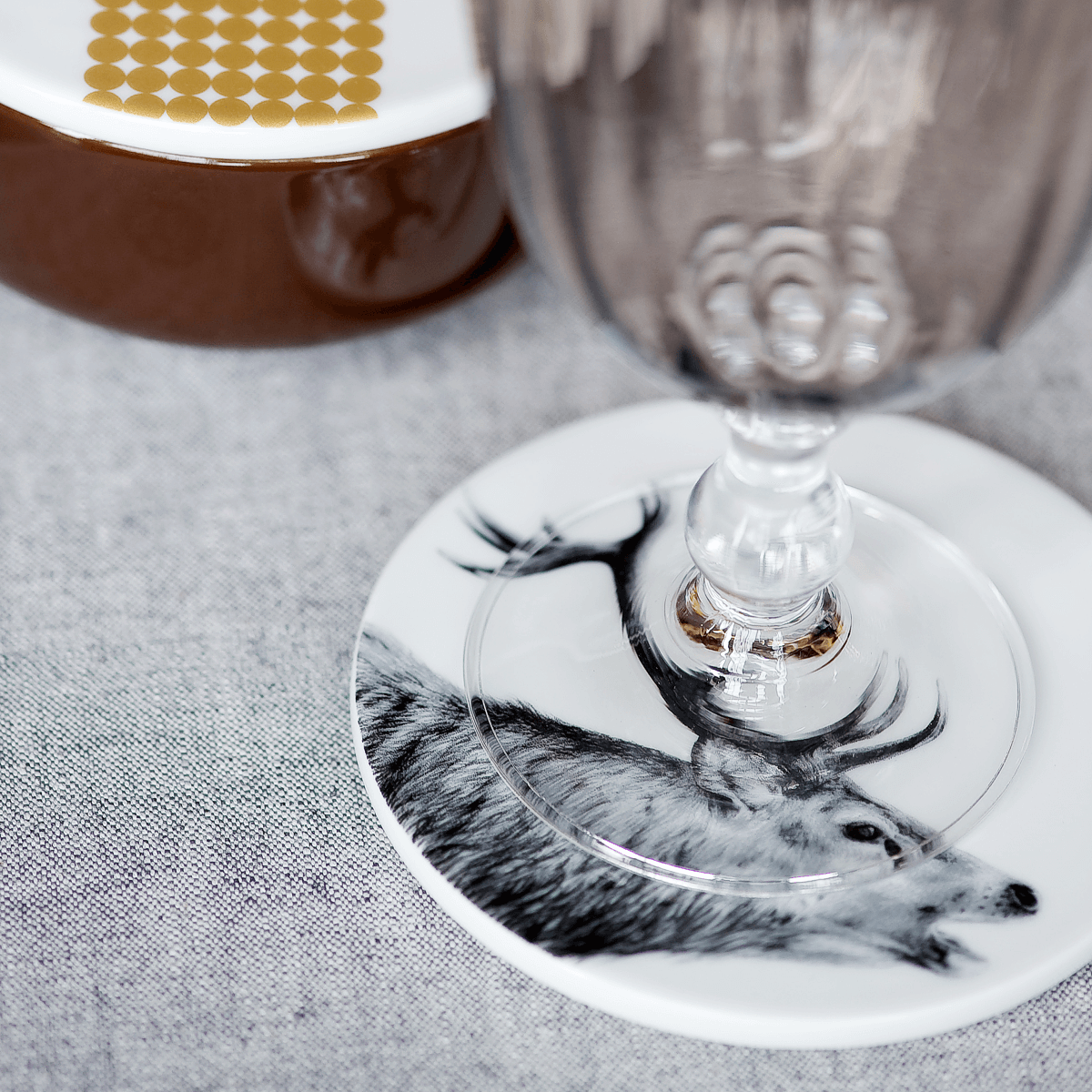 deckel 11 . untersetzer . hirsch .