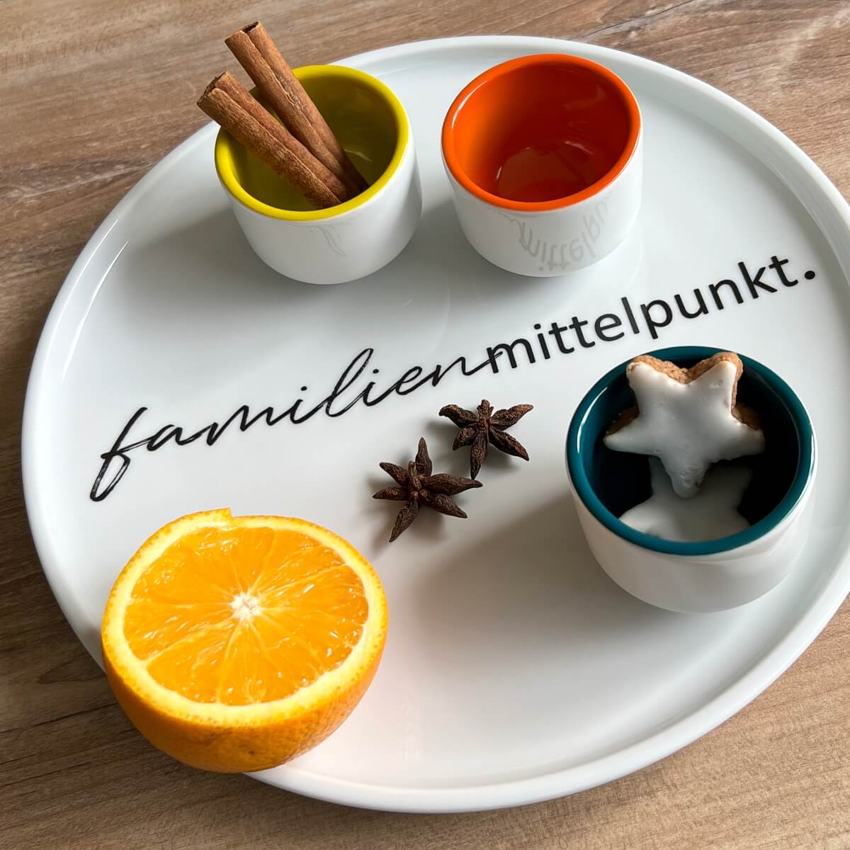 schale 6 . das letzte laub . handgespritzt innen .