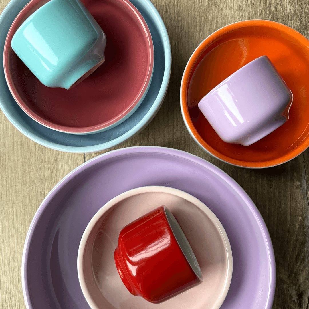 schale 6 . frischer wind . handgespritzt außen .