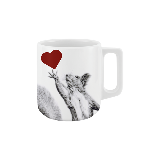 Weiße Porzellantasse mit Eichhörnchenmotiv und rotem Herz