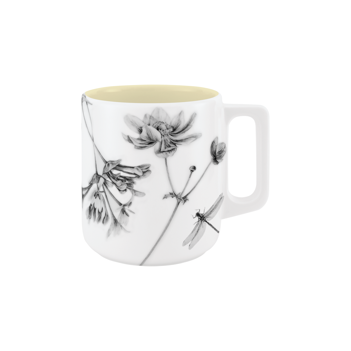 becher mit henkel . innen farbig . im garten .
