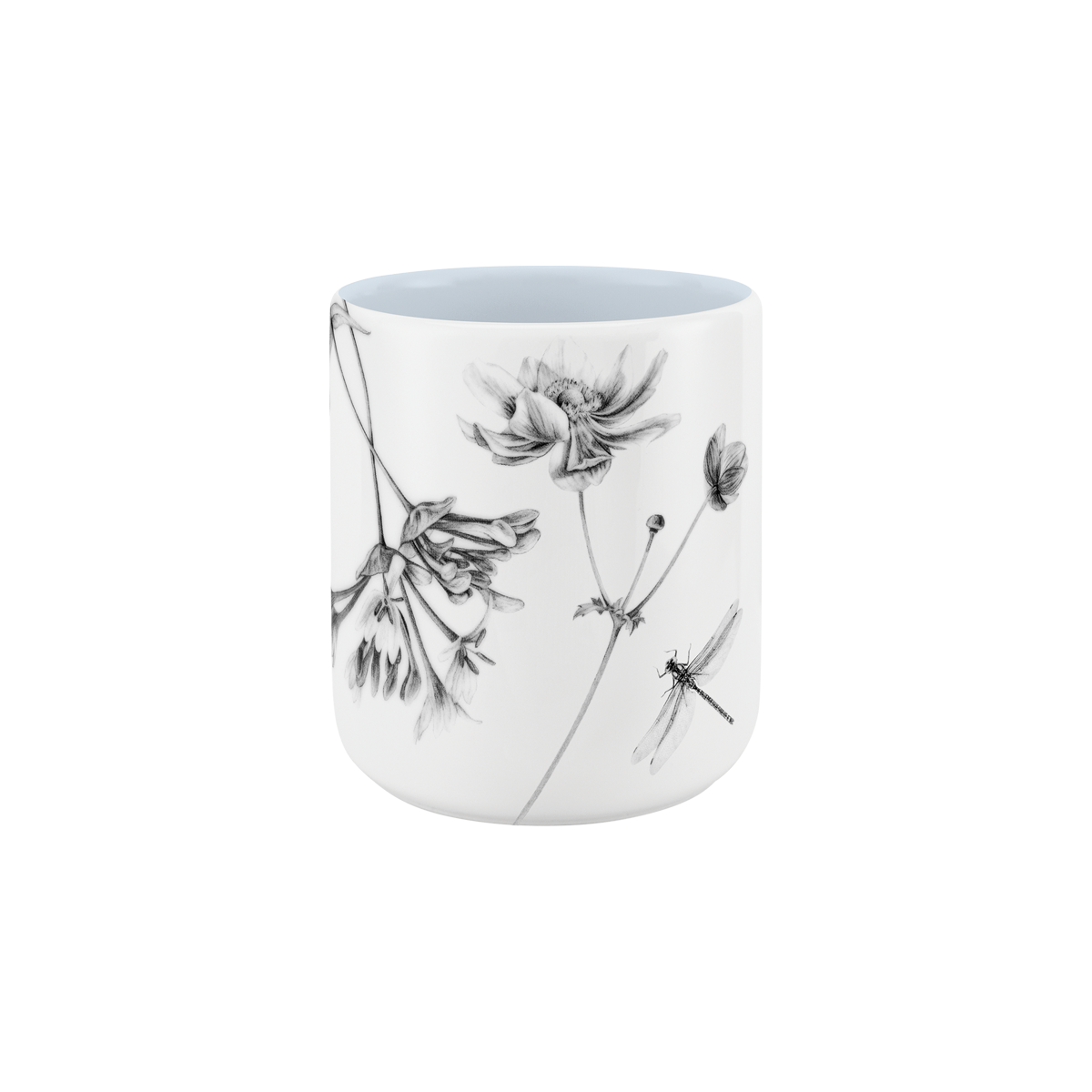 becher ohne henkel . innen farbig . im garten .