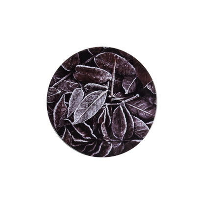 deckel 11 . untersetzer . blätterhaufen im winter .