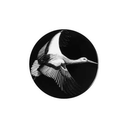 deckel 11 . untersetzer . storch im flug auf schwarz .